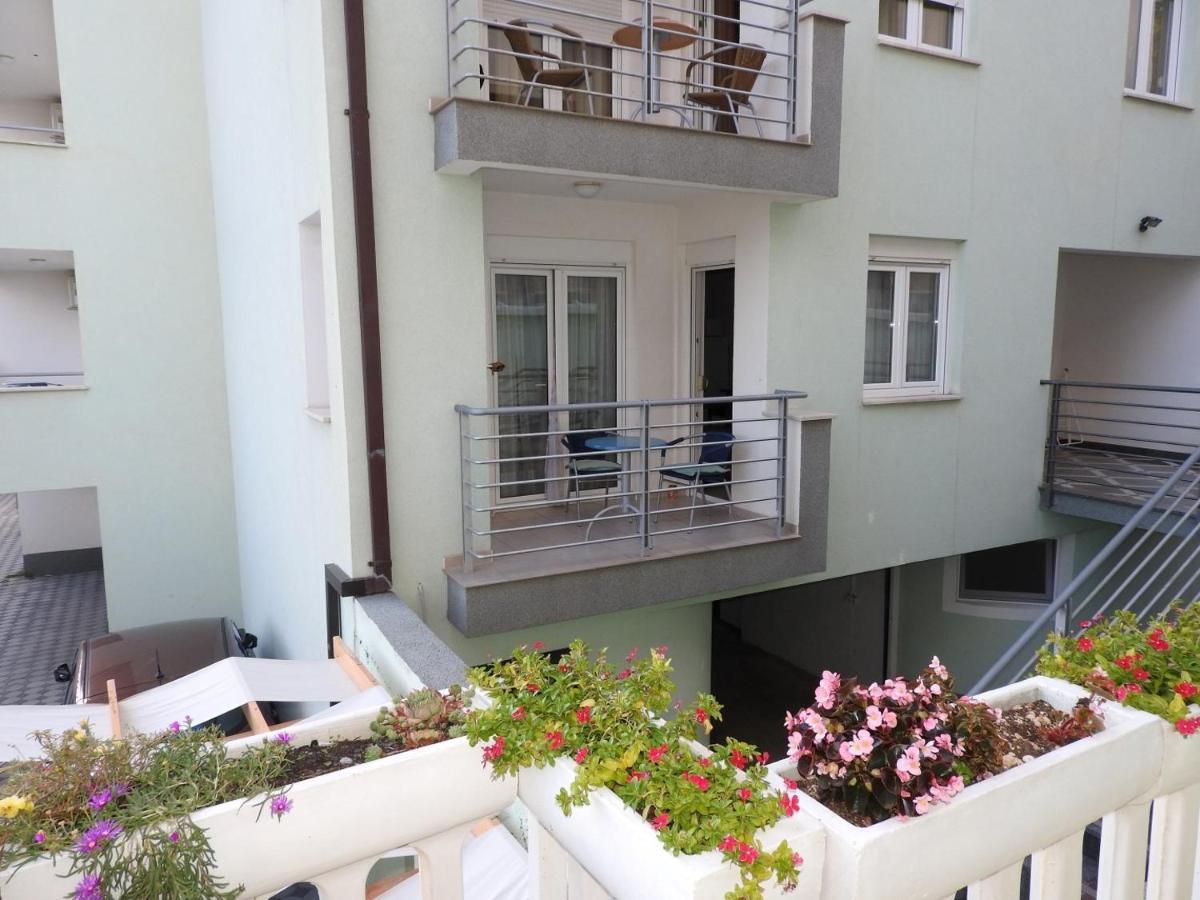 Ruza&Nikolina "1" Apartmani - Башка-Вода Екстер'єр фото