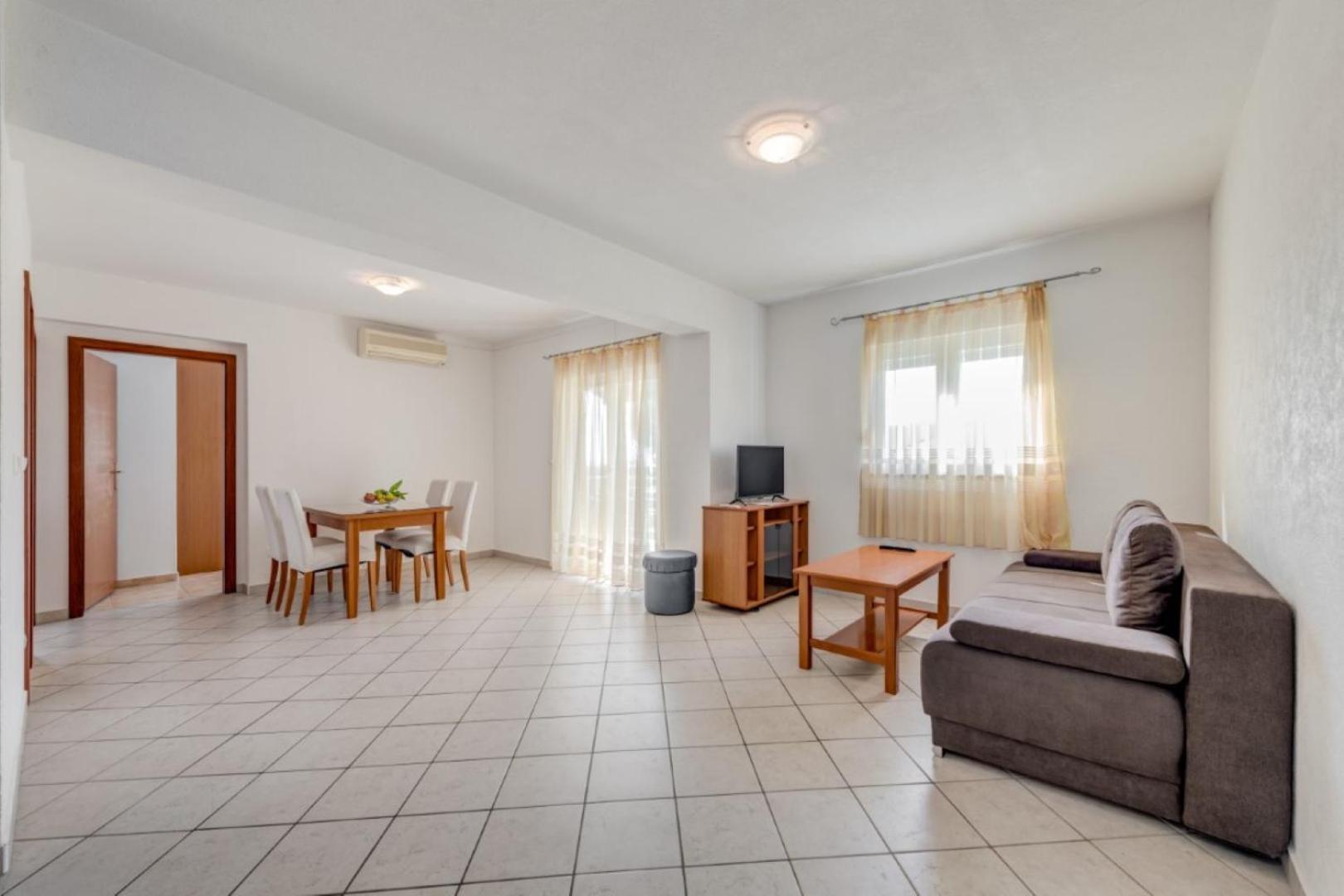 Ruza&Nikolina "1" Apartmani - Башка-Вода Екстер'єр фото