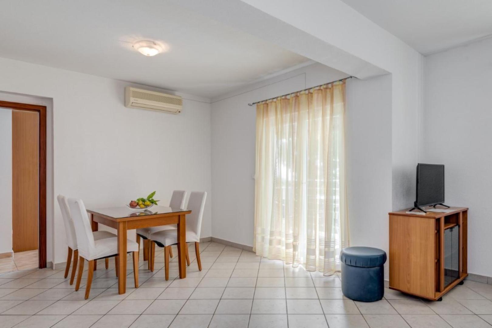Ruza&Nikolina "1" Apartmani - Башка-Вода Екстер'єр фото