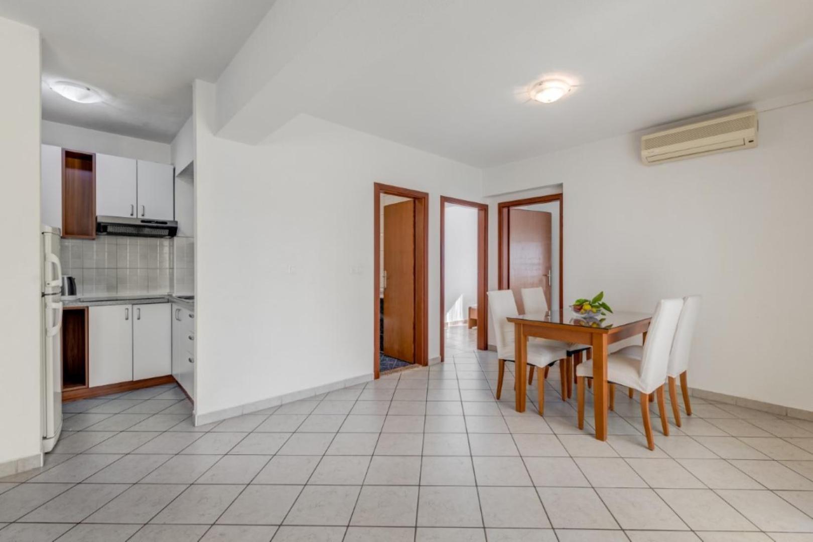 Ruza&Nikolina "1" Apartmani - Башка-Вода Екстер'єр фото